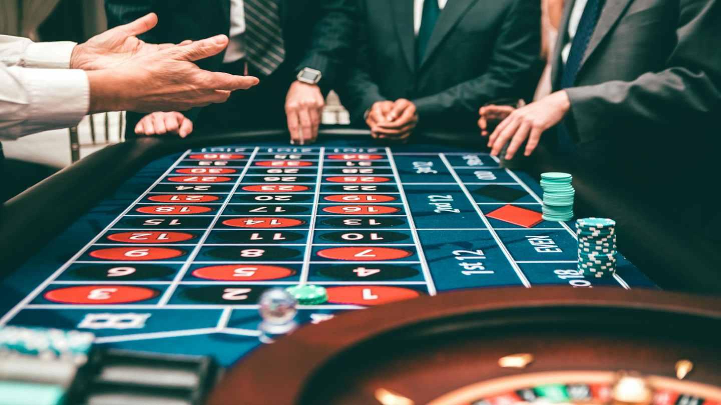 Cách chơi texas poker chuyên nghiệp cho người mới bắt đầu năm 2024