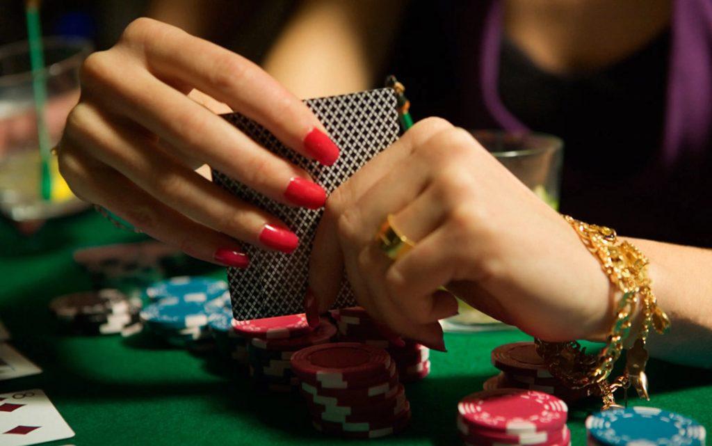 Tìm hiểu luật chơi poker cơ bản cho người mới bắt đầu